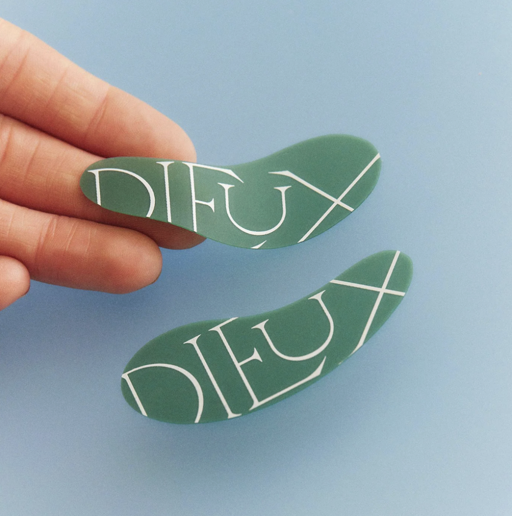 fingers holding dieux forever eye mask